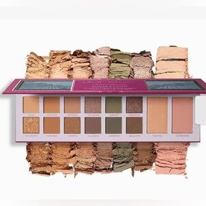 Laura's Essentials: Eclectic & Elegant Multi-Finish Eye & Face Palette NEW